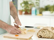 Fiskars_Action_Functional Form_Cheese slicer_bread_new