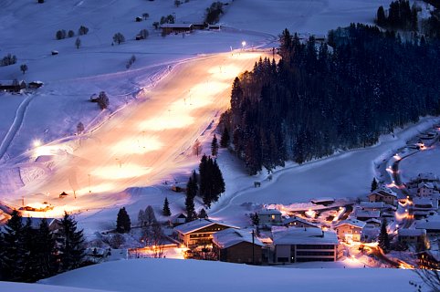 flutlichtpiste-night-skiing-M