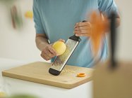 Fiskars_Lifestyle_Kitchenware_Coarsegraterandcuttingstation6